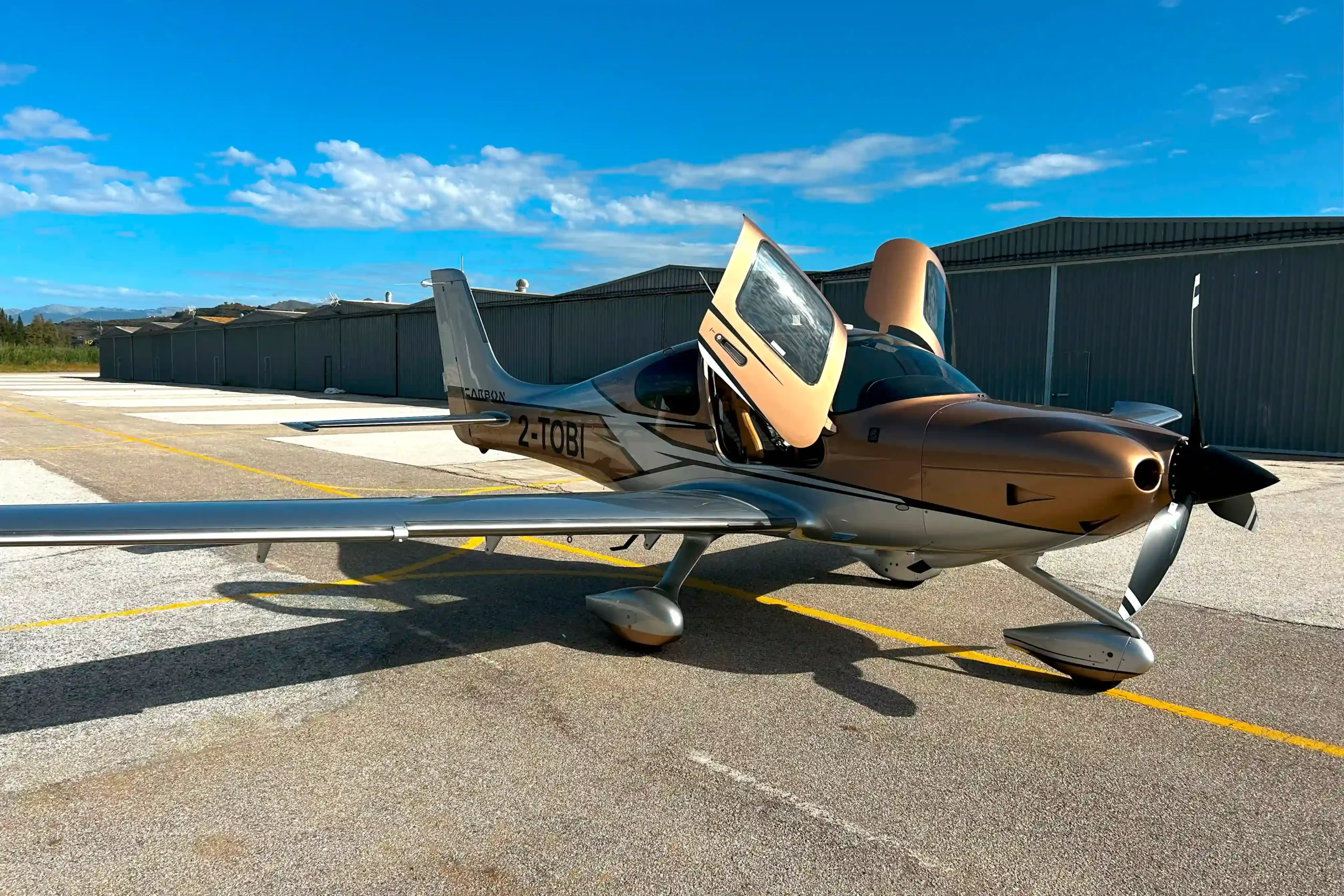 Avión 2-TOBI